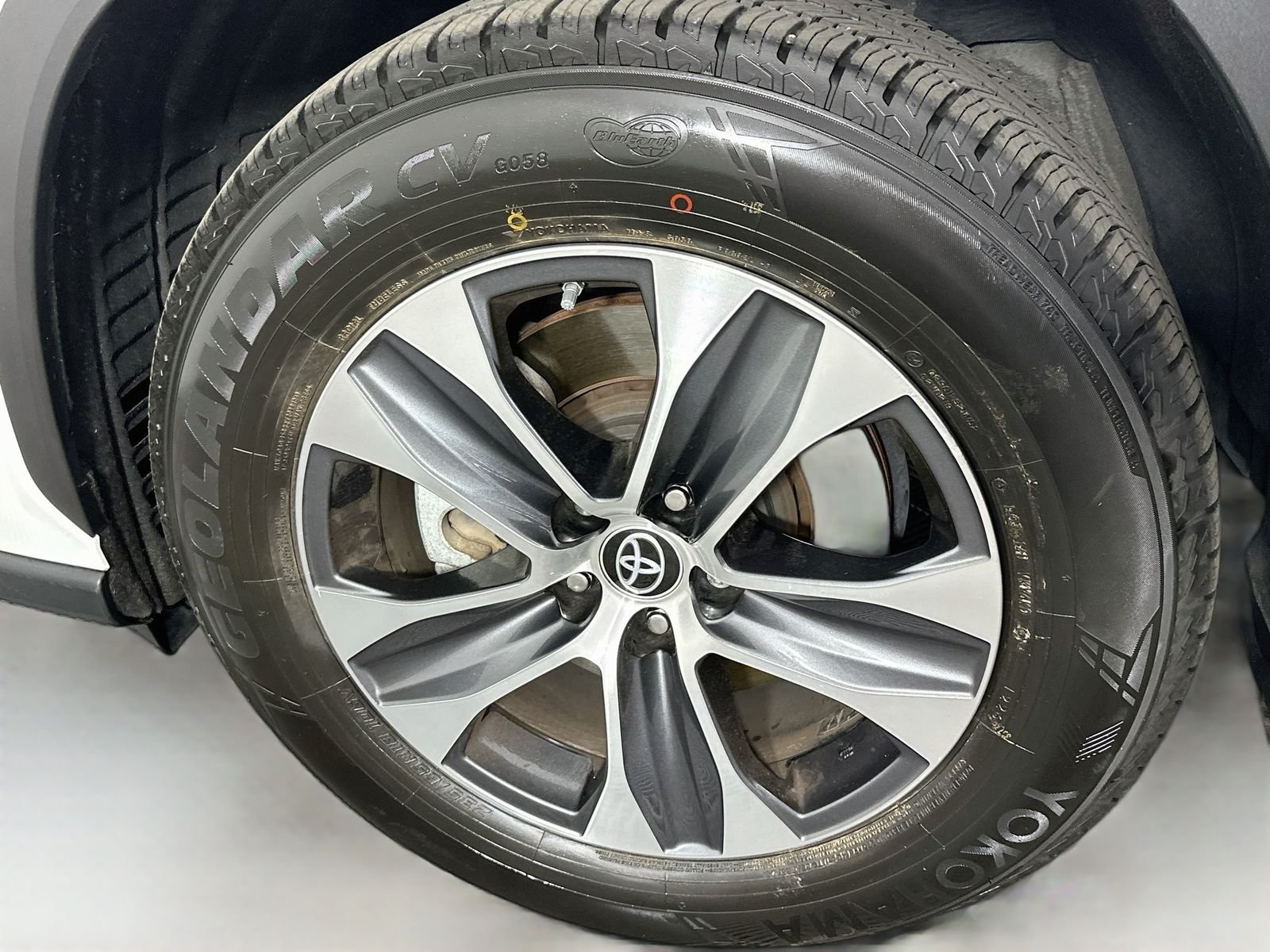 Used 2023 Pearl Toyota XLE image 33