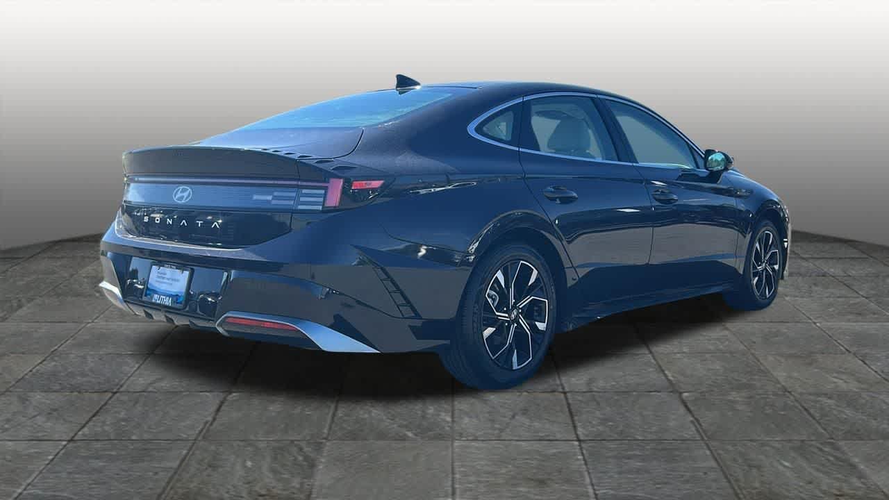 Certified Used 2025 Carbon Blue Hyundai SEL image 5