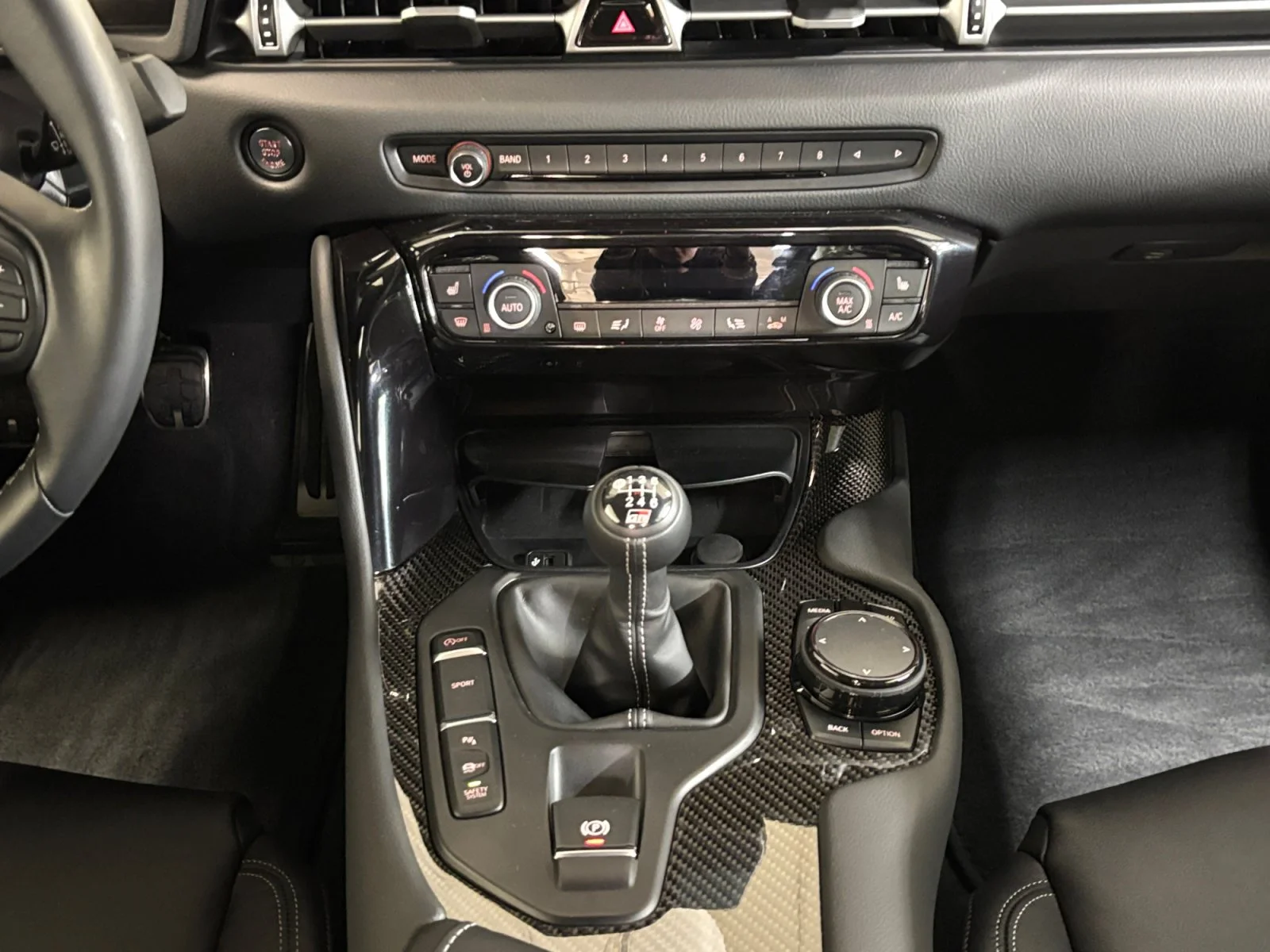 Used 2025 White Toyota 3.0 image 15