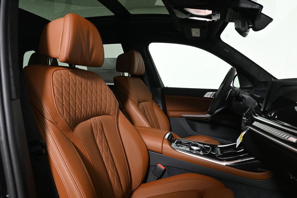 New 2027 Black Sapphire Metallic BMW M60i image 36