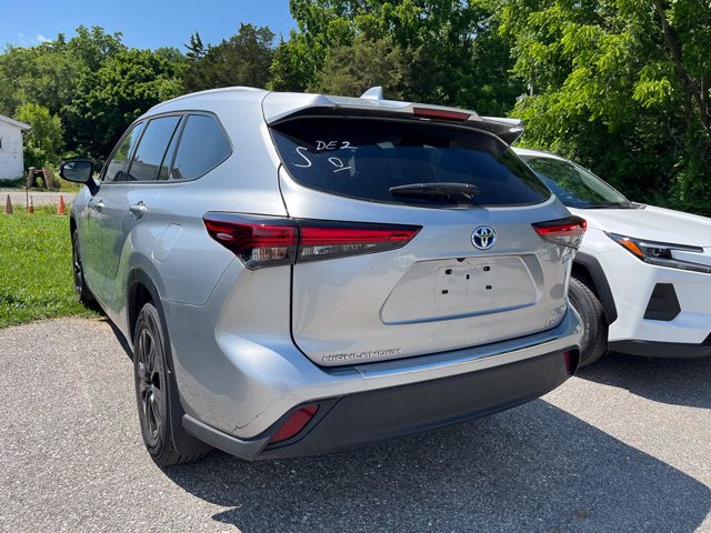 Used 2022 Celestial Silver Metallic Toyota Hybrid XLE image 4