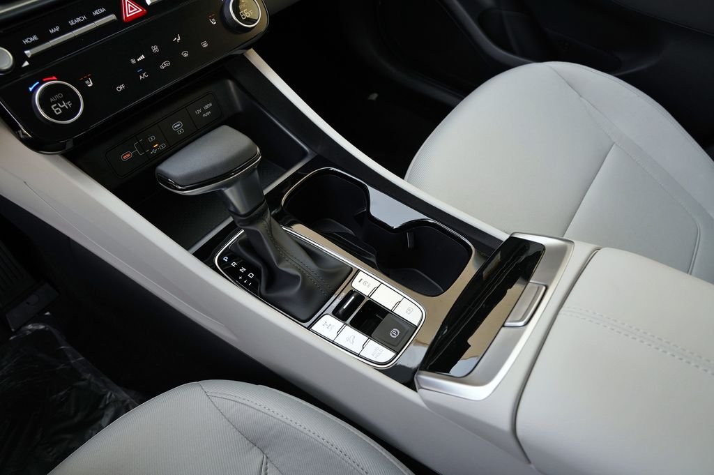 New 2026 Shimmering Silver Hyundai SEL image 43