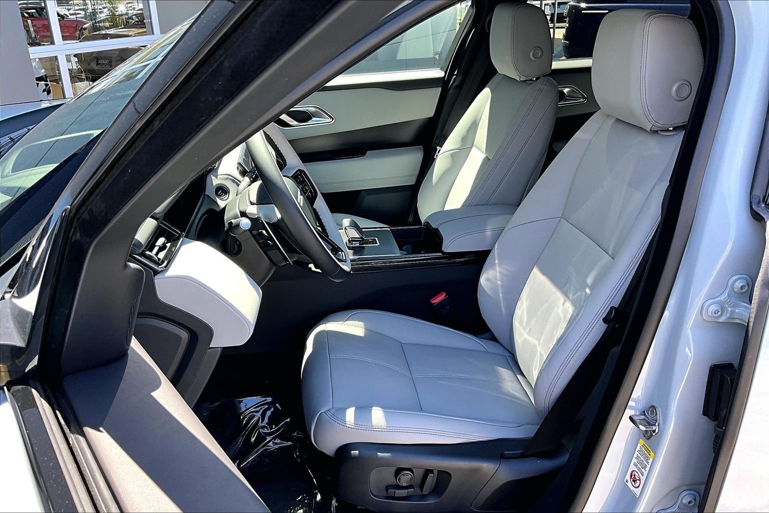 New 2026 Arroios Grey Land Rover Belgravia Edition image 9