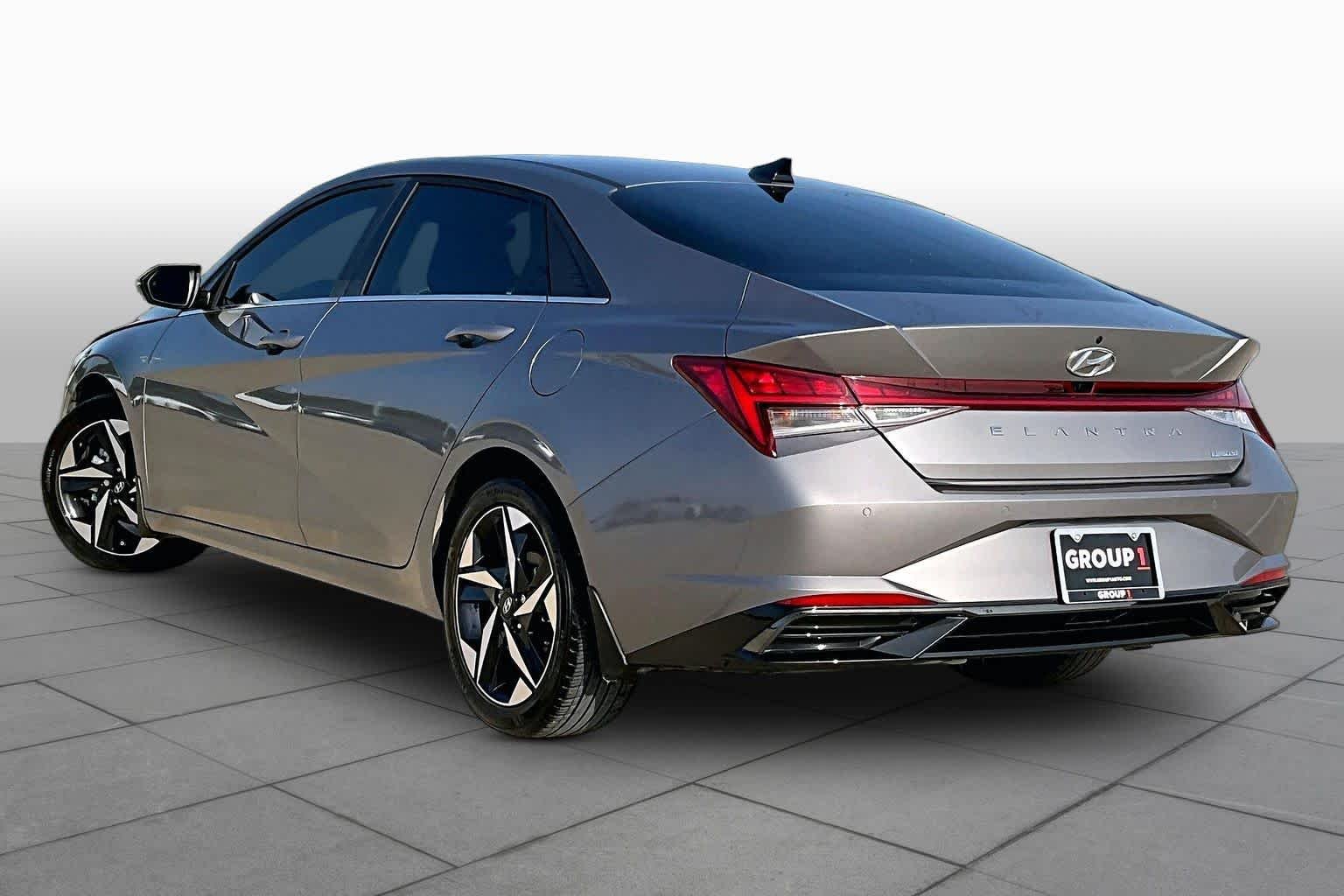 Used 2023 Fluid Metal Hyundai Limited image 11