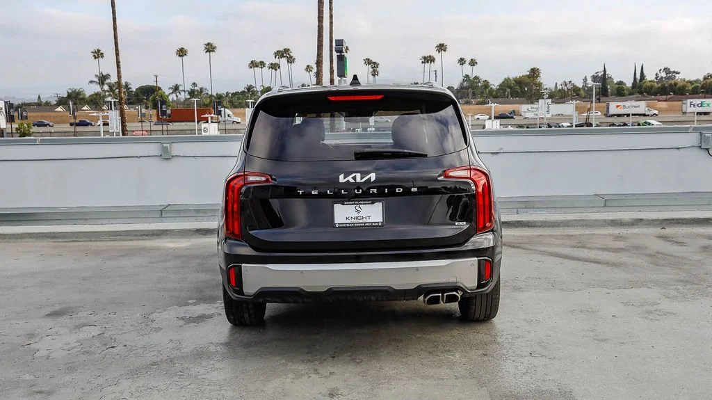 Used 2025 Black Kia S image 8