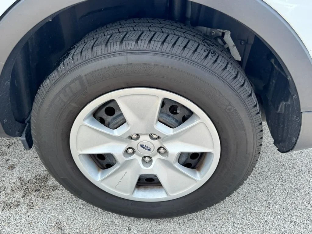 Used 2014 Oxford White Ford Base image 7