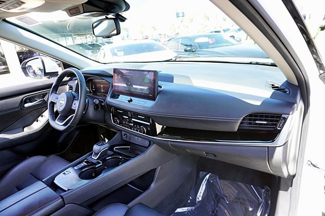 Used 2024 White Nissan SL image 15