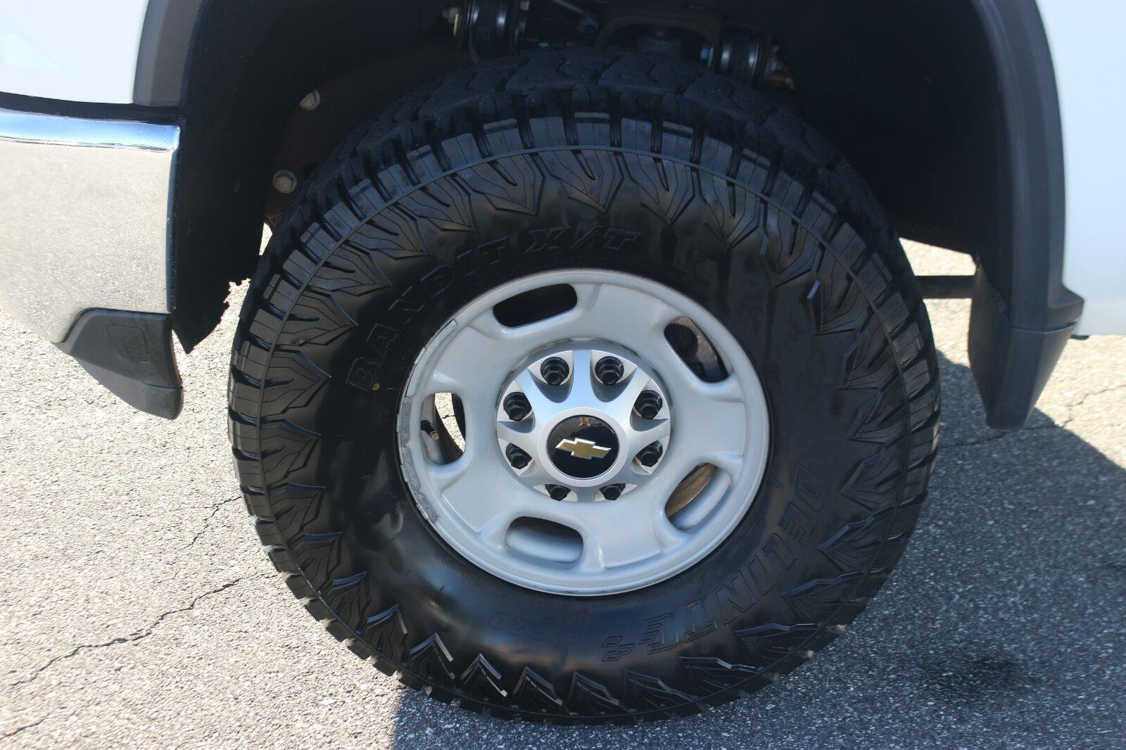 Used 2025 Summit White Chevrolet WT image 37