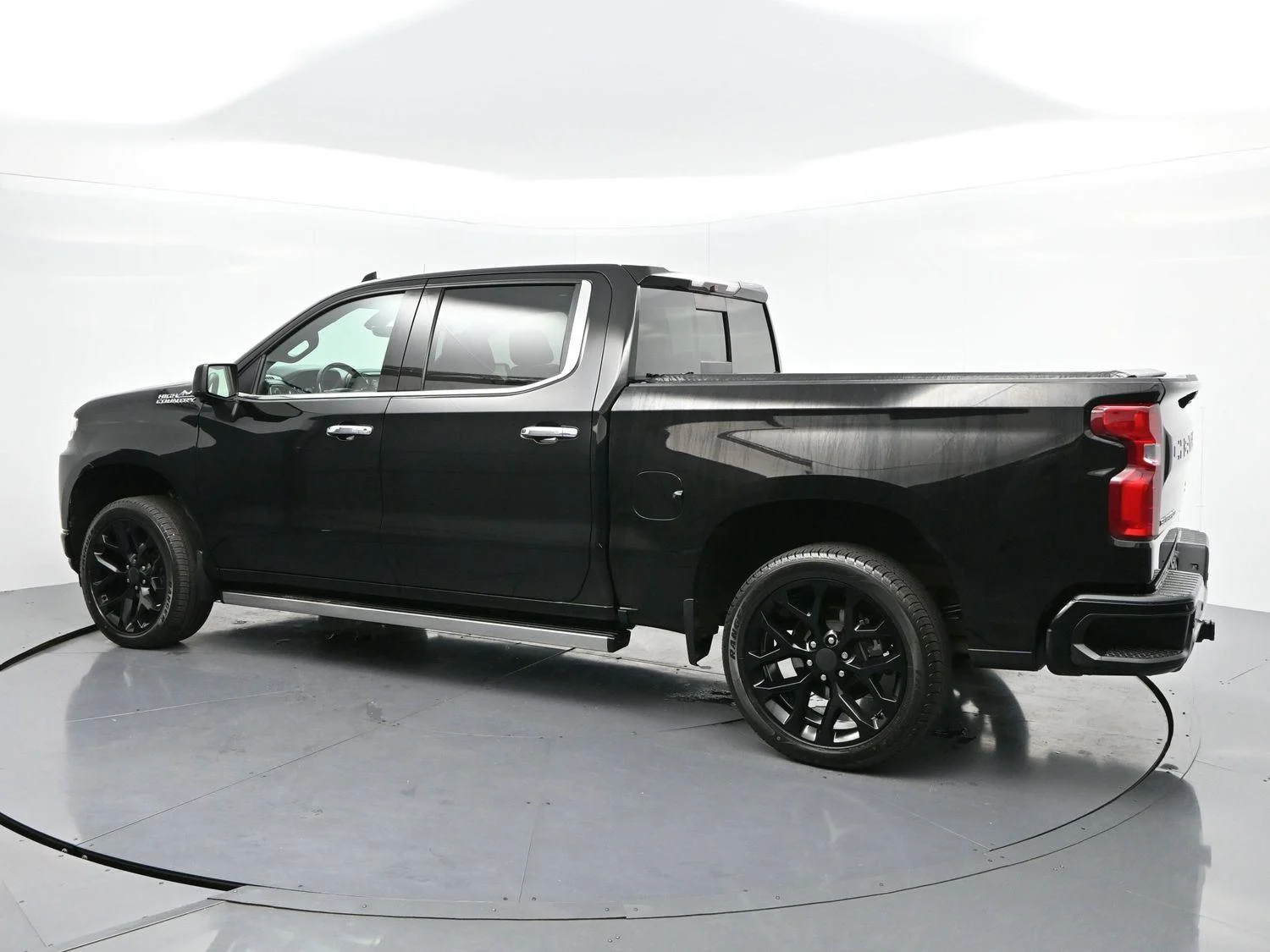 Used 2019 BLACK Chevrolet High Country image 5