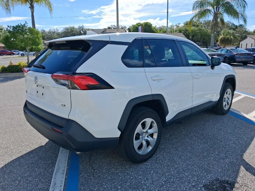 Used 2022 White Toyota LE image 5