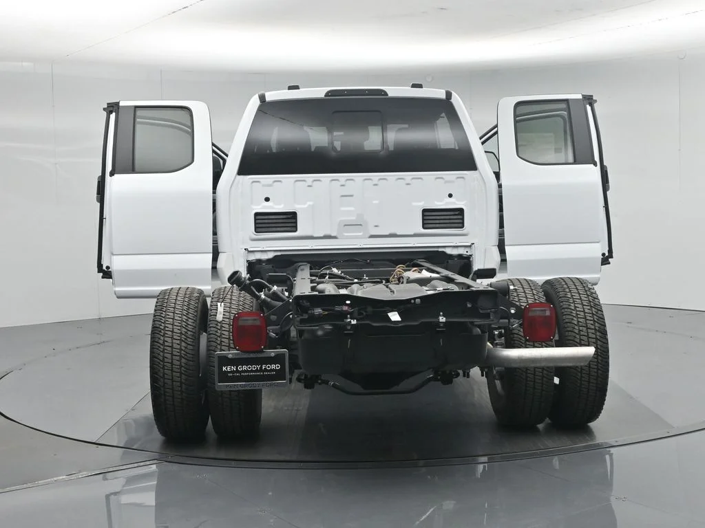 New 2026 Oxford White Ford XL image 29
