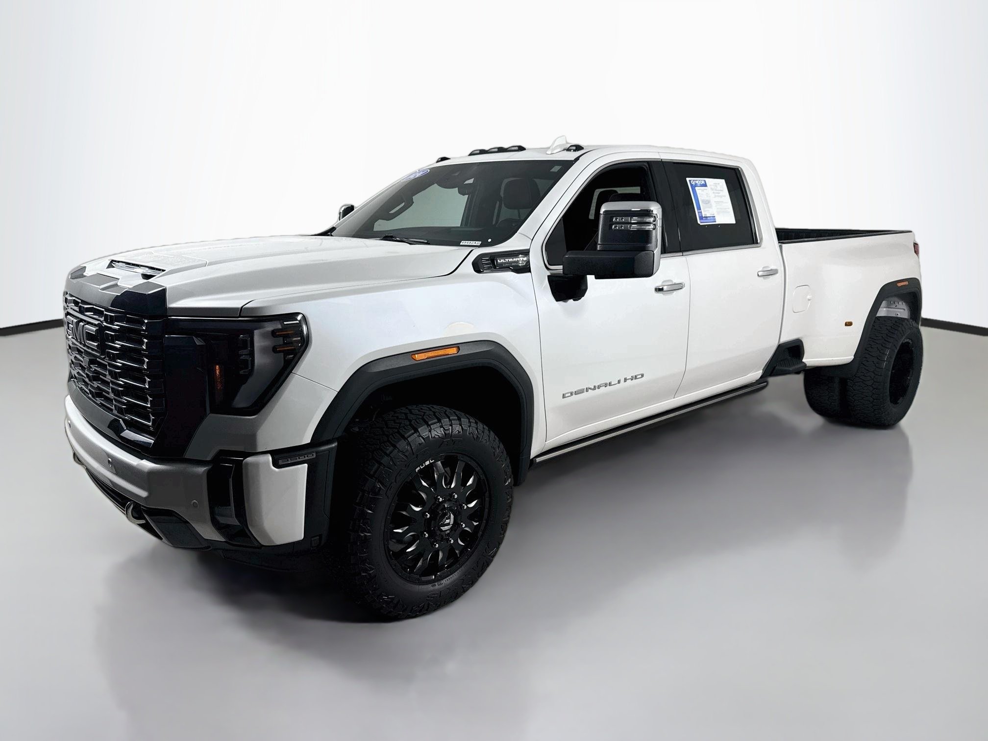 Used 2024 White GMC Denali Ultimate image 9