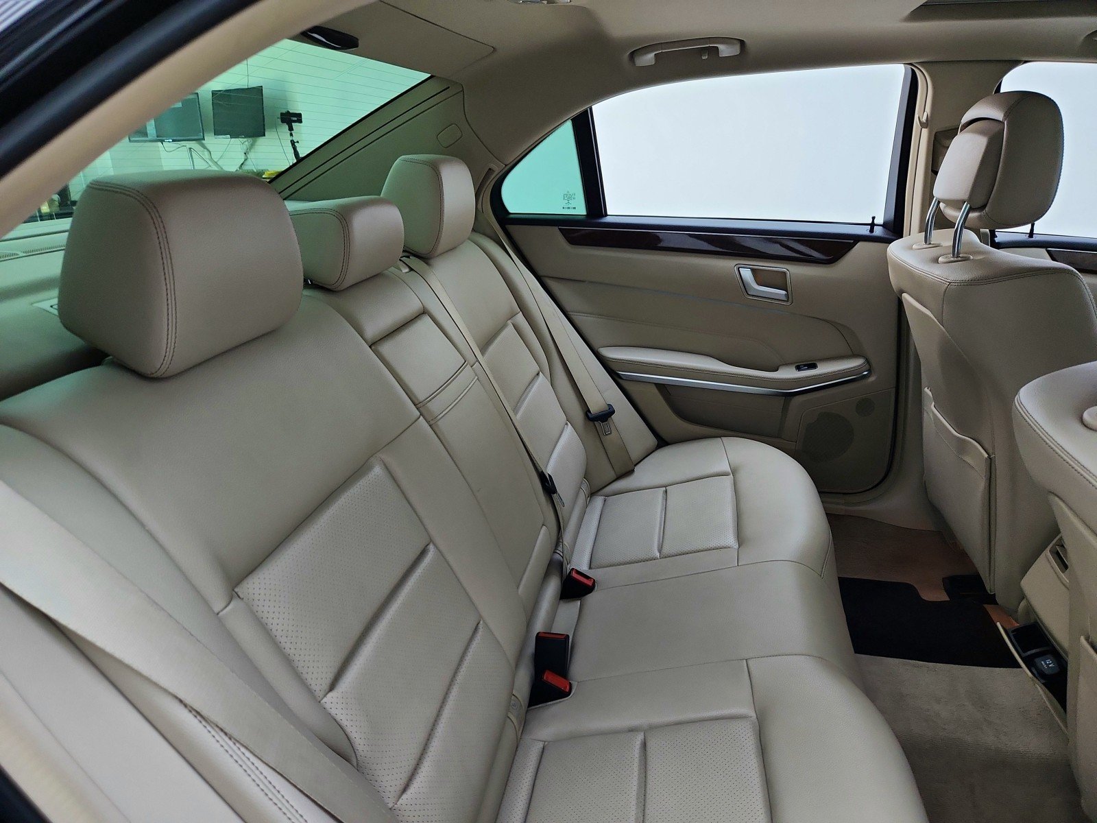 Used 2014 Black Mercedes-Benz E 350 Sport image 31
