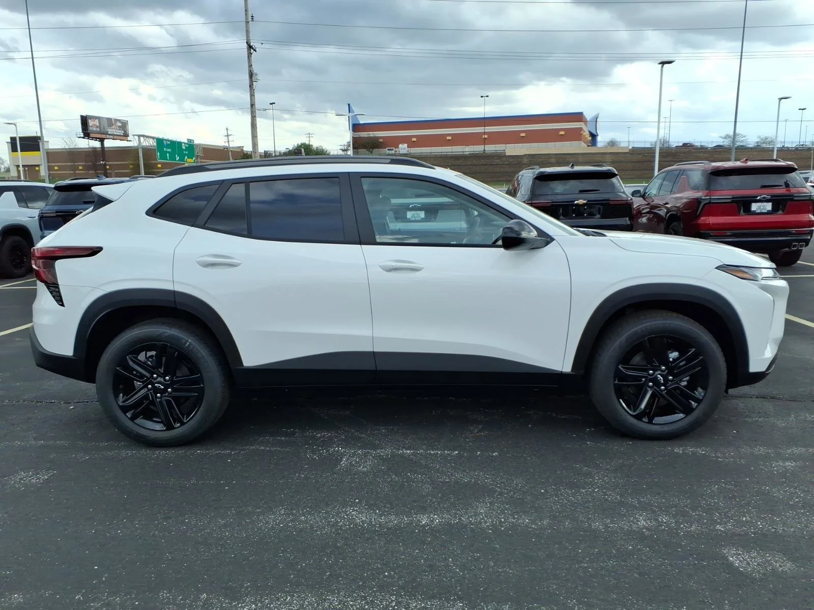 New 2026 Summit White Chevrolet ACTIV image 18