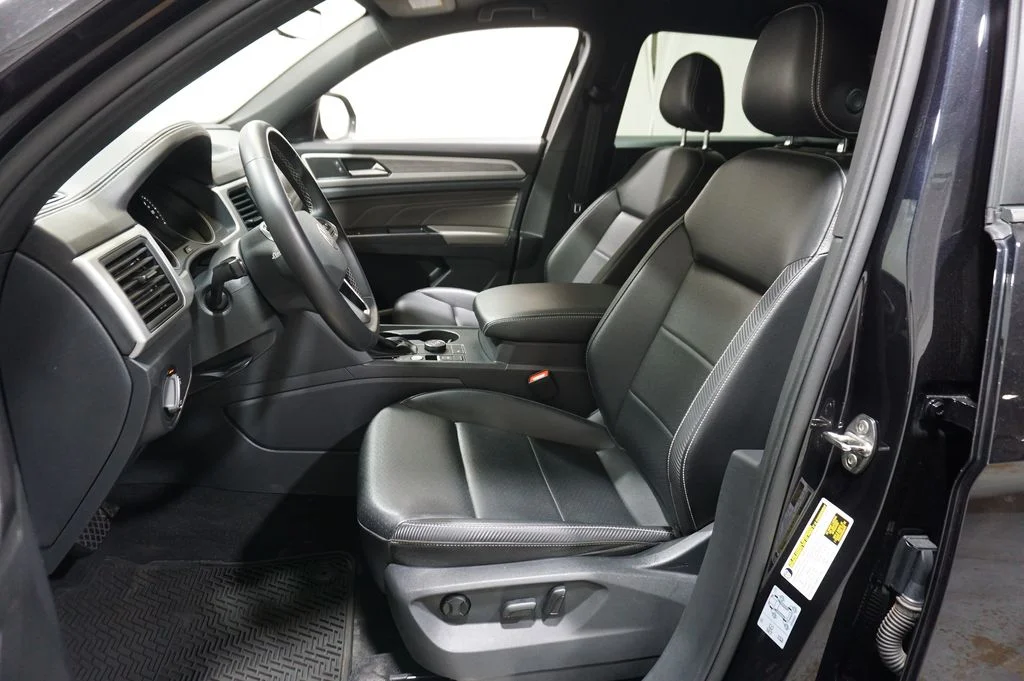 Used 2021 Volkswagen Atlas Cross Sport SE w/Tech with VIN 1V2HE2CA0MC213912 for sale in Evanston, IL