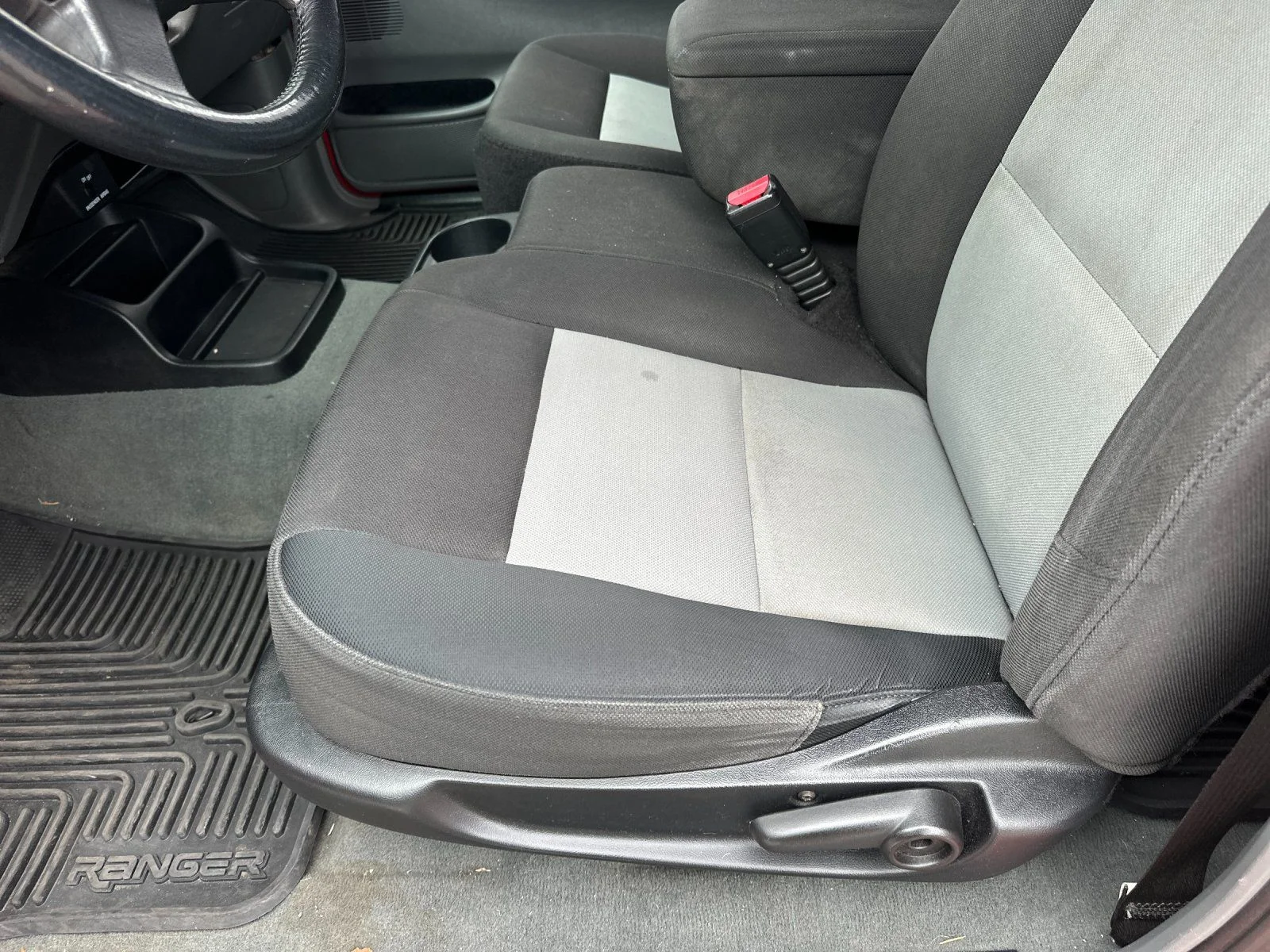 Used 2004 Red Ford XLT image 12