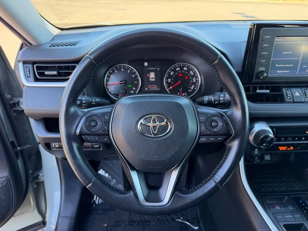 Used 2019 Lunar Toyota XLE Premium image 19
