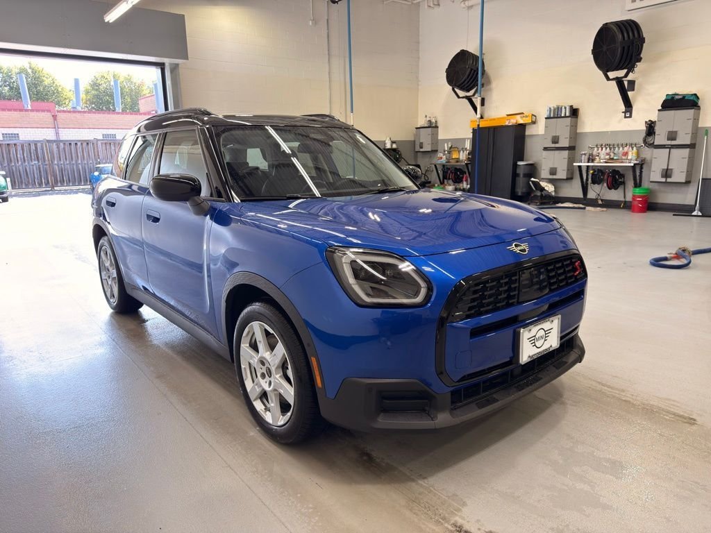 Certified Used 2025 Blazing Blue Metallic MINI  image 7