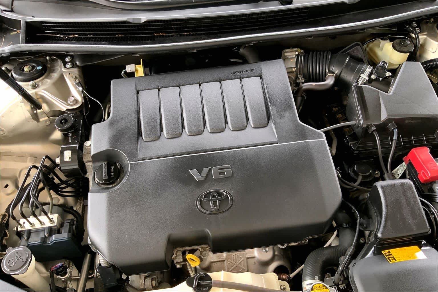 Used 2014 Creme Brulee Mica Toyota XLE image 31