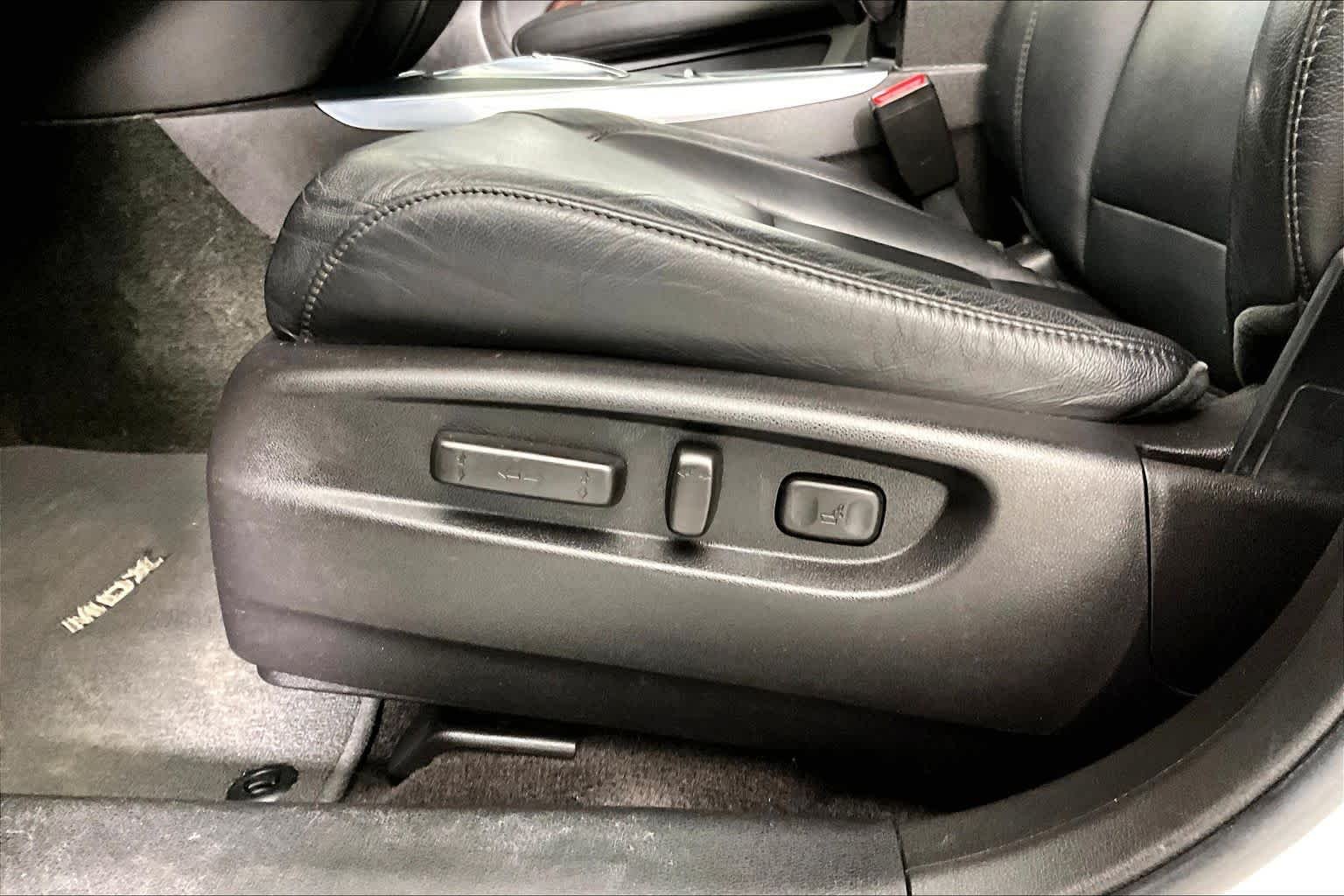 Used 2016 White Diamond Pearl Acura w/Tech image 33