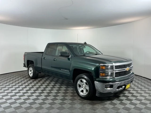 Used 2015 Rainforest Green Metallic Chevrolet LT image 3