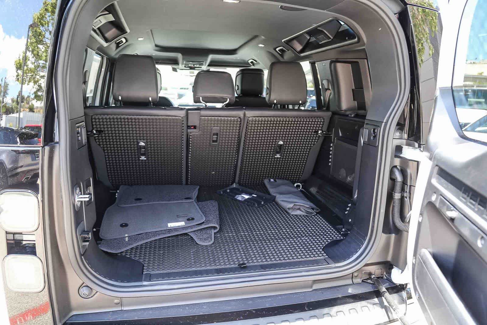 New 2026 Fuji White Land Rover X-Dynamic SE image 25