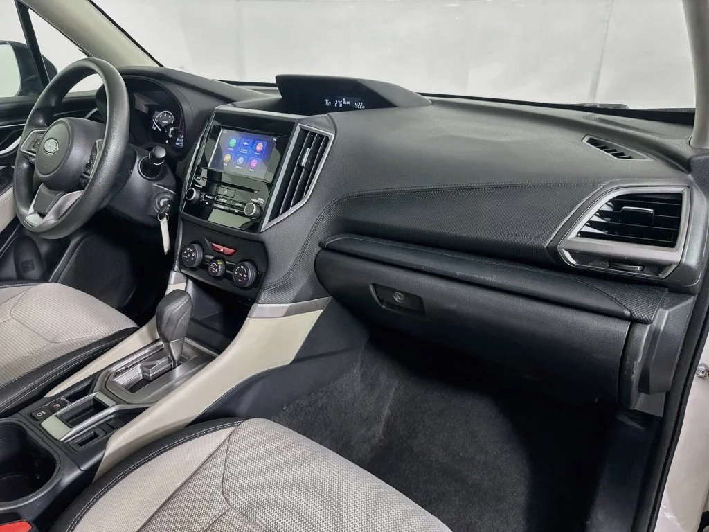 Used 2020 White Subaru Base image 33