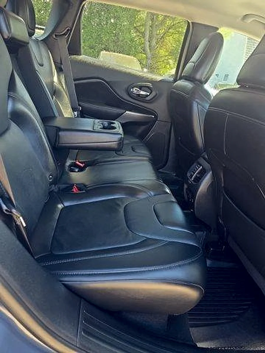 Used 2019 Blue Shade Pearlcoat Jeep Limited 4x4 image 12