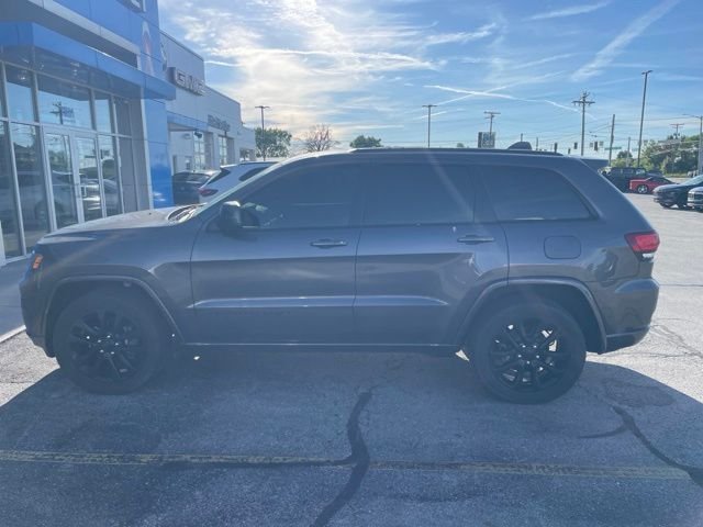 Used 2020 Gray Jeep Altitude image 8