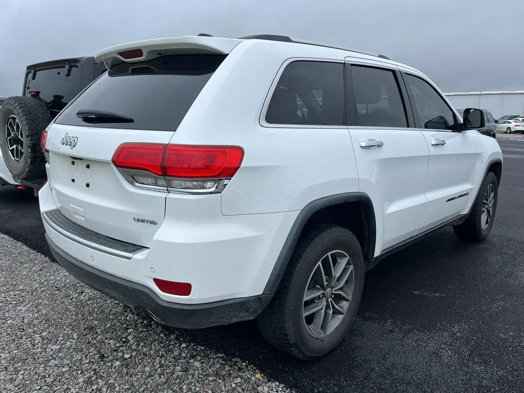 Used 2017 Bright White Clearcoat Jeep Limited image 3
