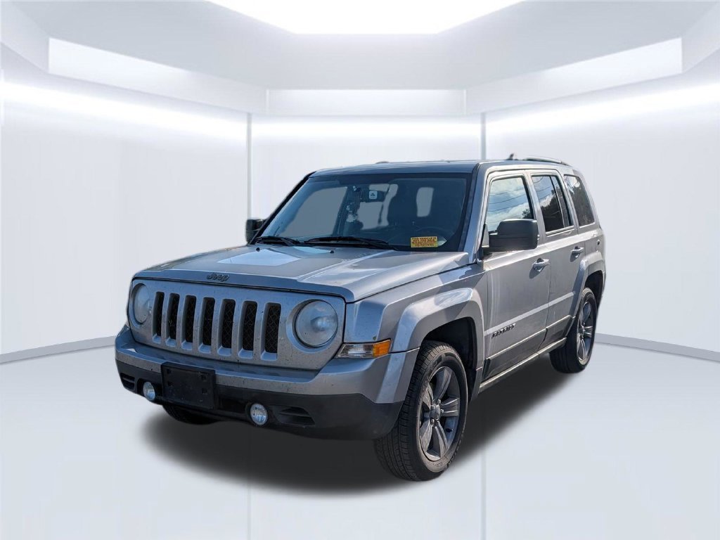 Used 2016 Silver Jeep Sport SE image 4