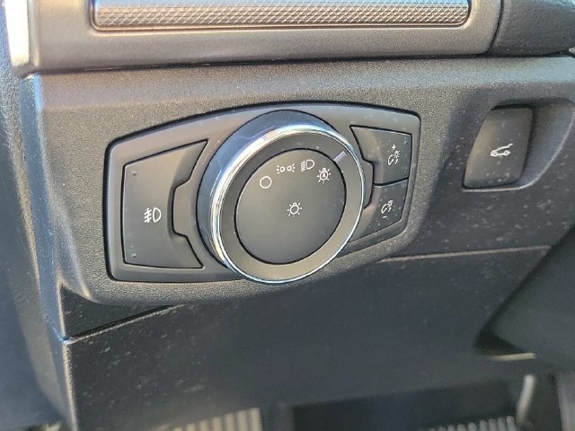 Used 2020 Black Metallic Ford SE image 14