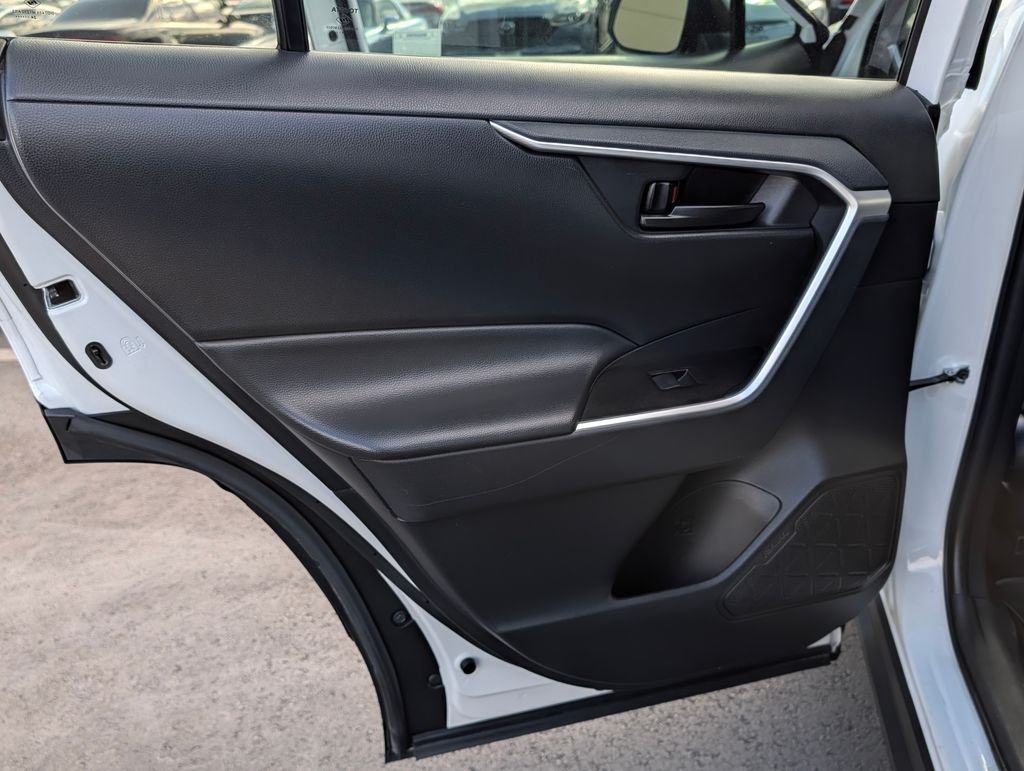 2024 Toyota RAV4 LE - Photo 15