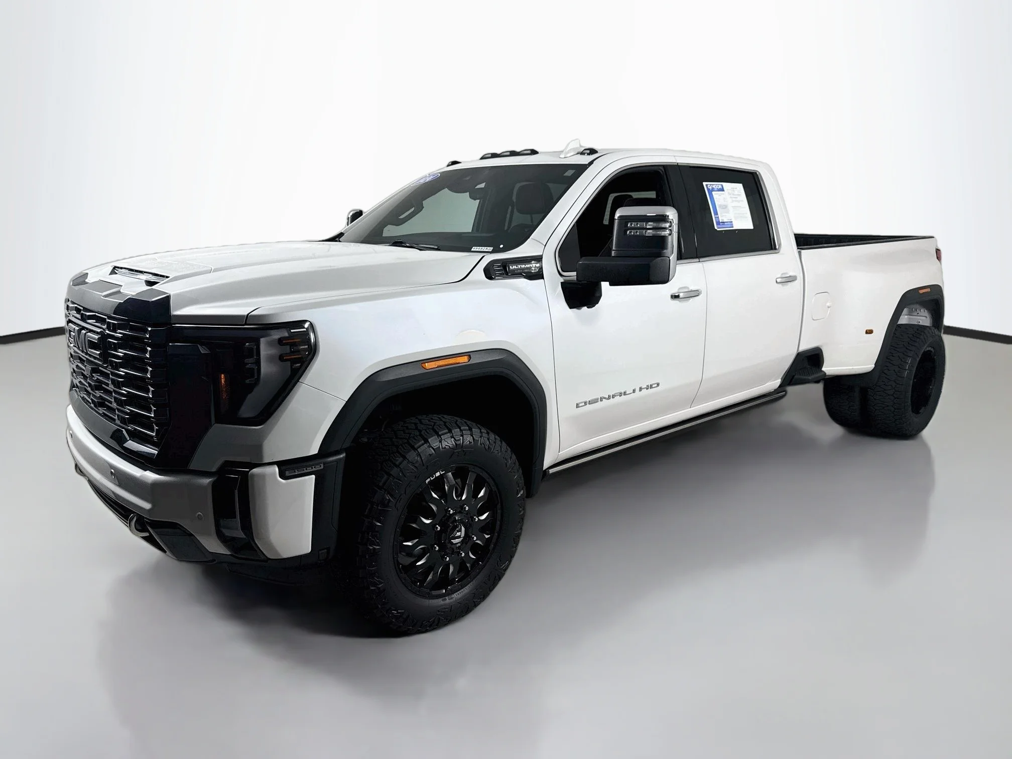 Used 2024 White GMC Denali Ultimate image 9