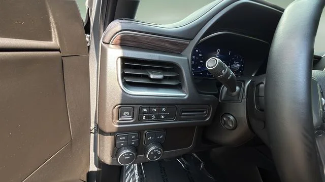 Used 2023 Gray Chevrolet Z71 image 21