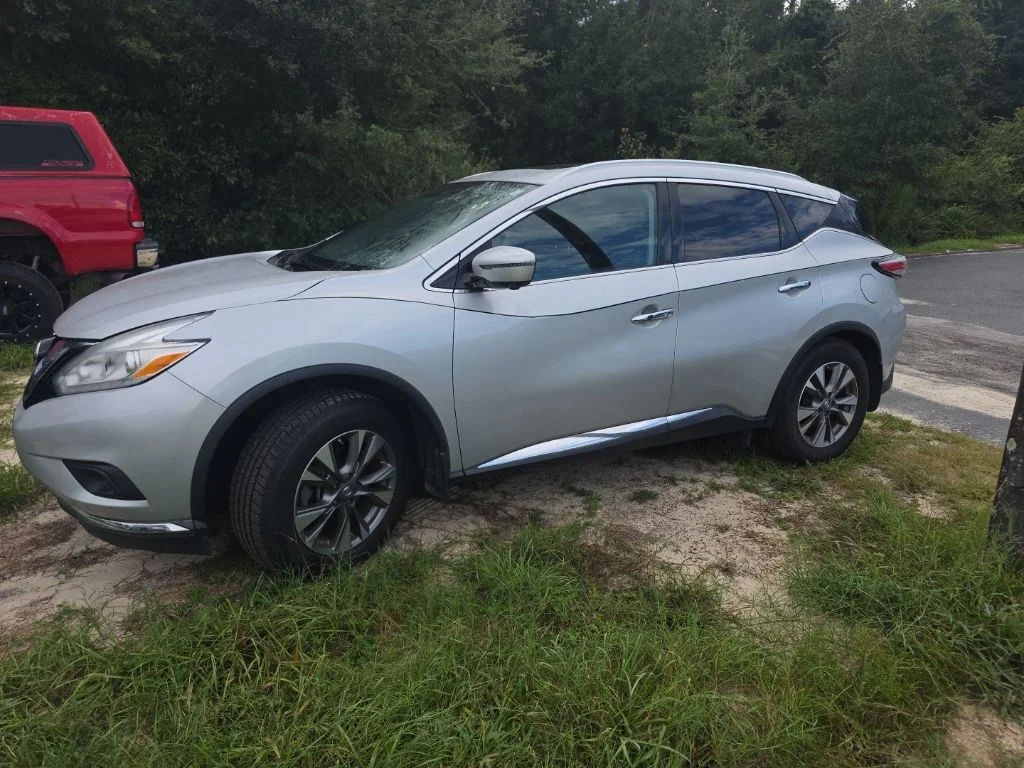 Used 2017 Silver Nissan SL image 2