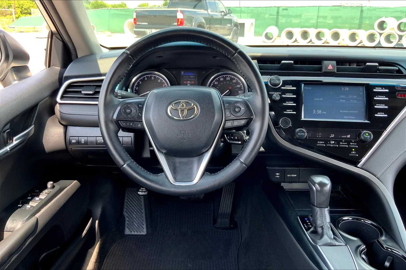 Used 2018 Super White Toyota SE image 6