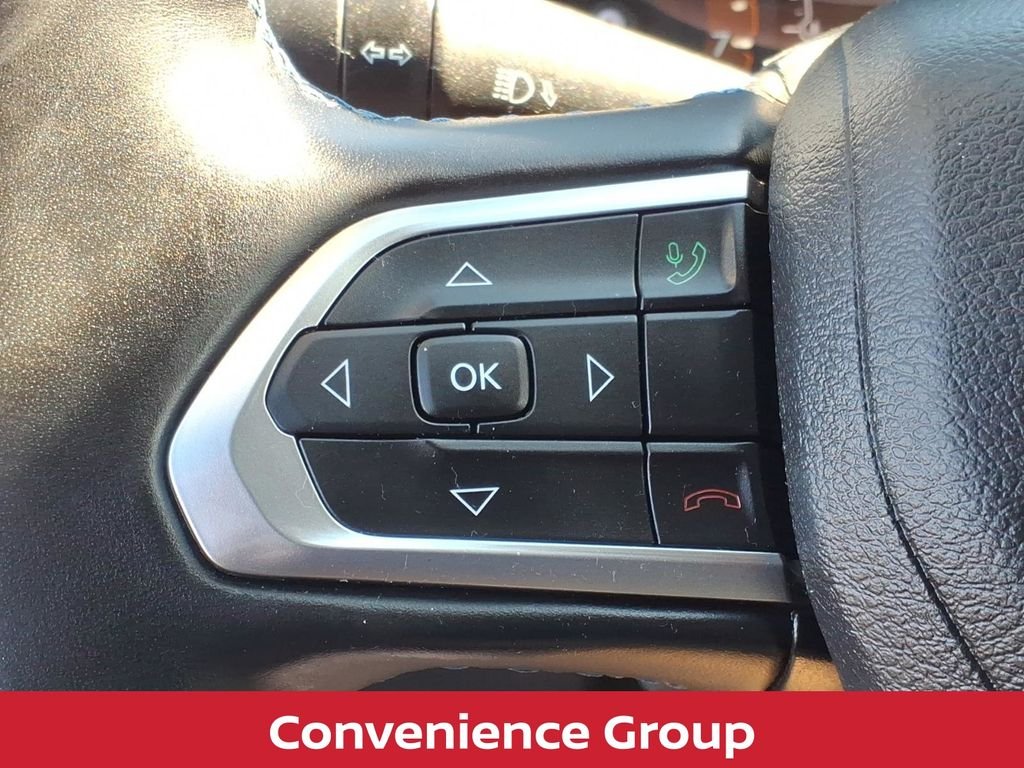 Used 2022 Diamond Black Jeep Latitude w/convenience group image 14