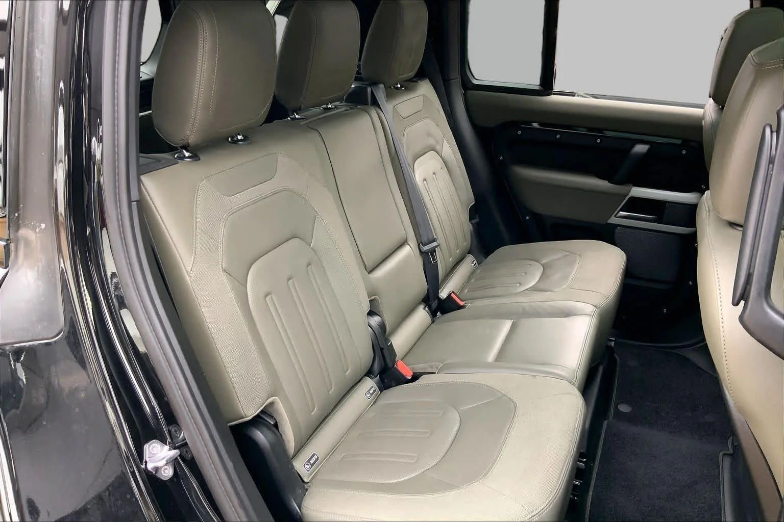 Used 2020 Santorini Black Metallic Land Rover SE image 18