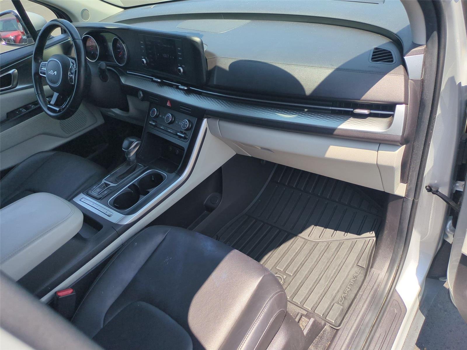 Used 2022 Silky Silver Kia LXS image 40