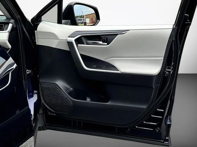 Used 2020 Blue Toyota XLE image 33