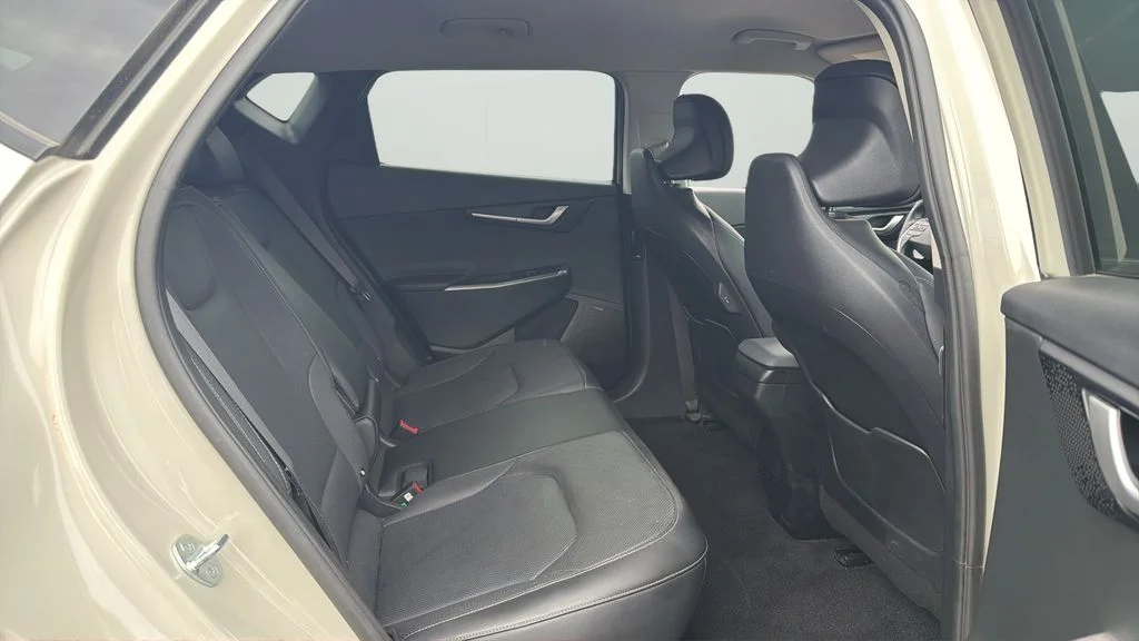 Used 2023 White Kia Wind image 10