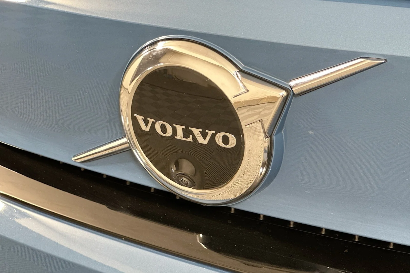 Used 2023 Fjord Blue Metallic Volvo Plus image 15