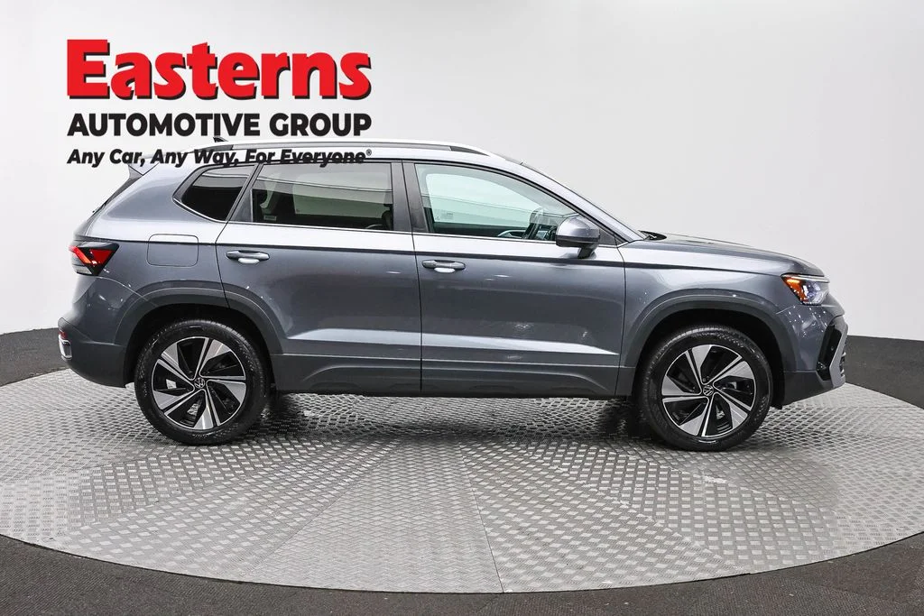 Used 2025 Gray Volkswagen 1.5T SE image 4