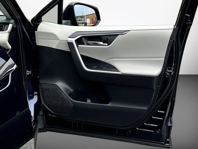 Used 2020 Blue Toyota XLE image 33