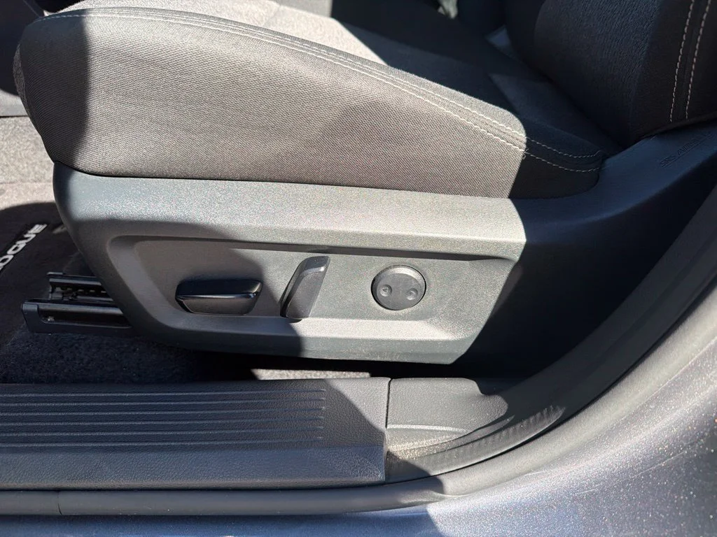 Used 2025 Gray Nissan SV image 28
