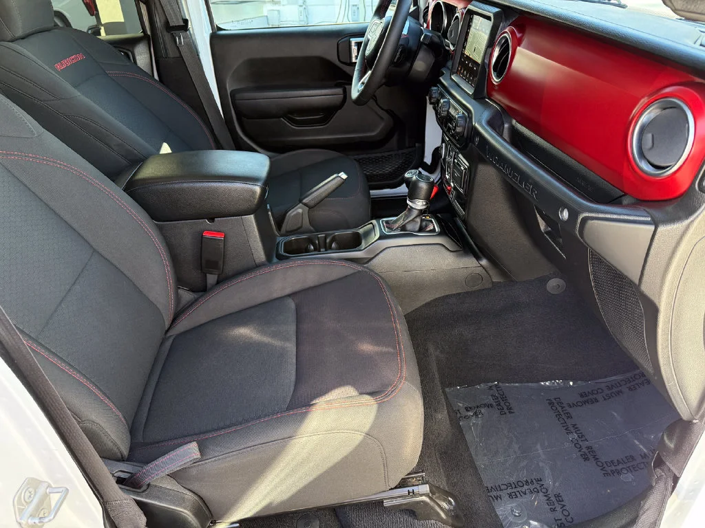 Used 2023  Jeep Rubicon image 15