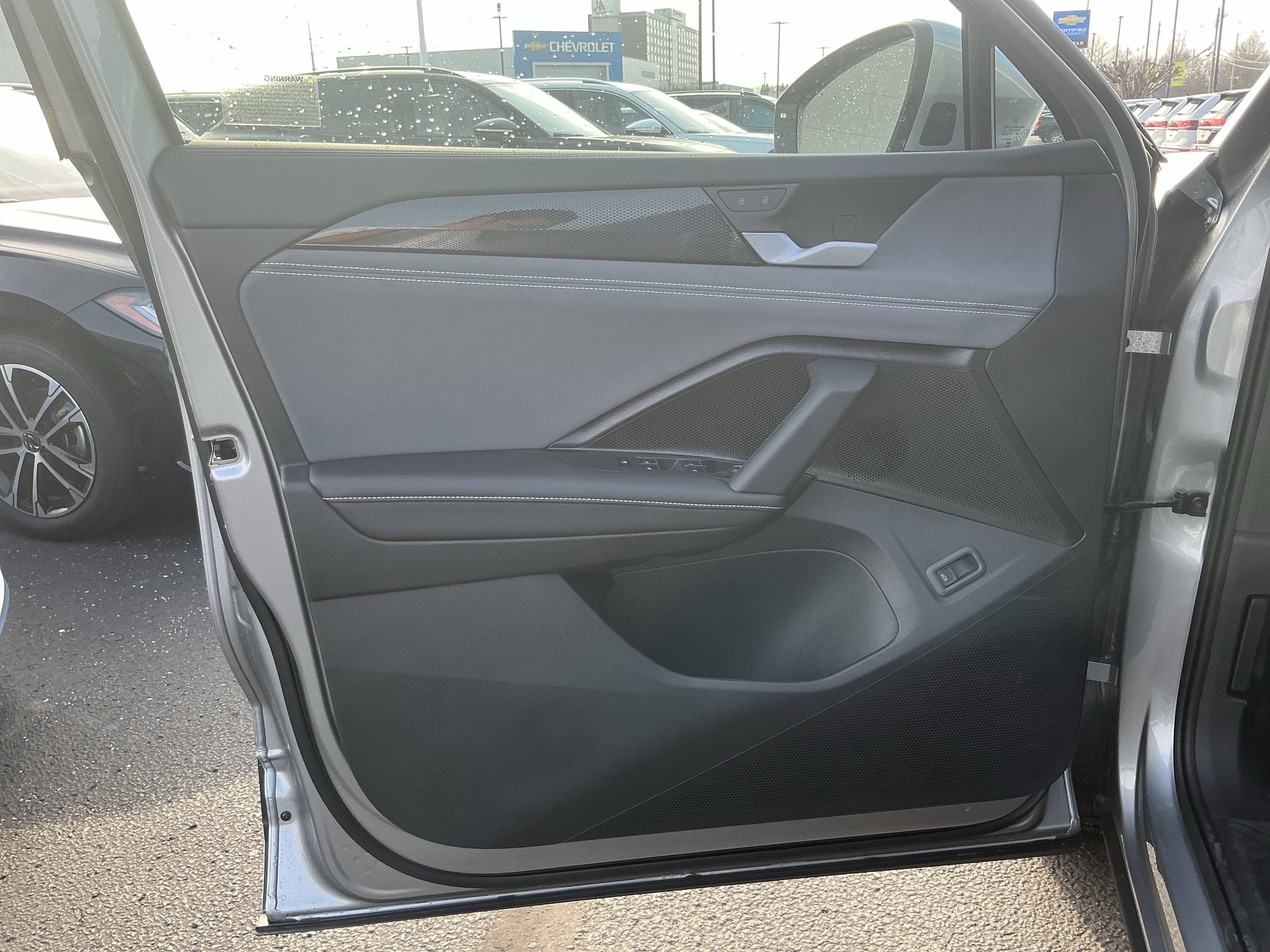 New 2026 Pyrite Silver Metallic Volkswagen SE image 9