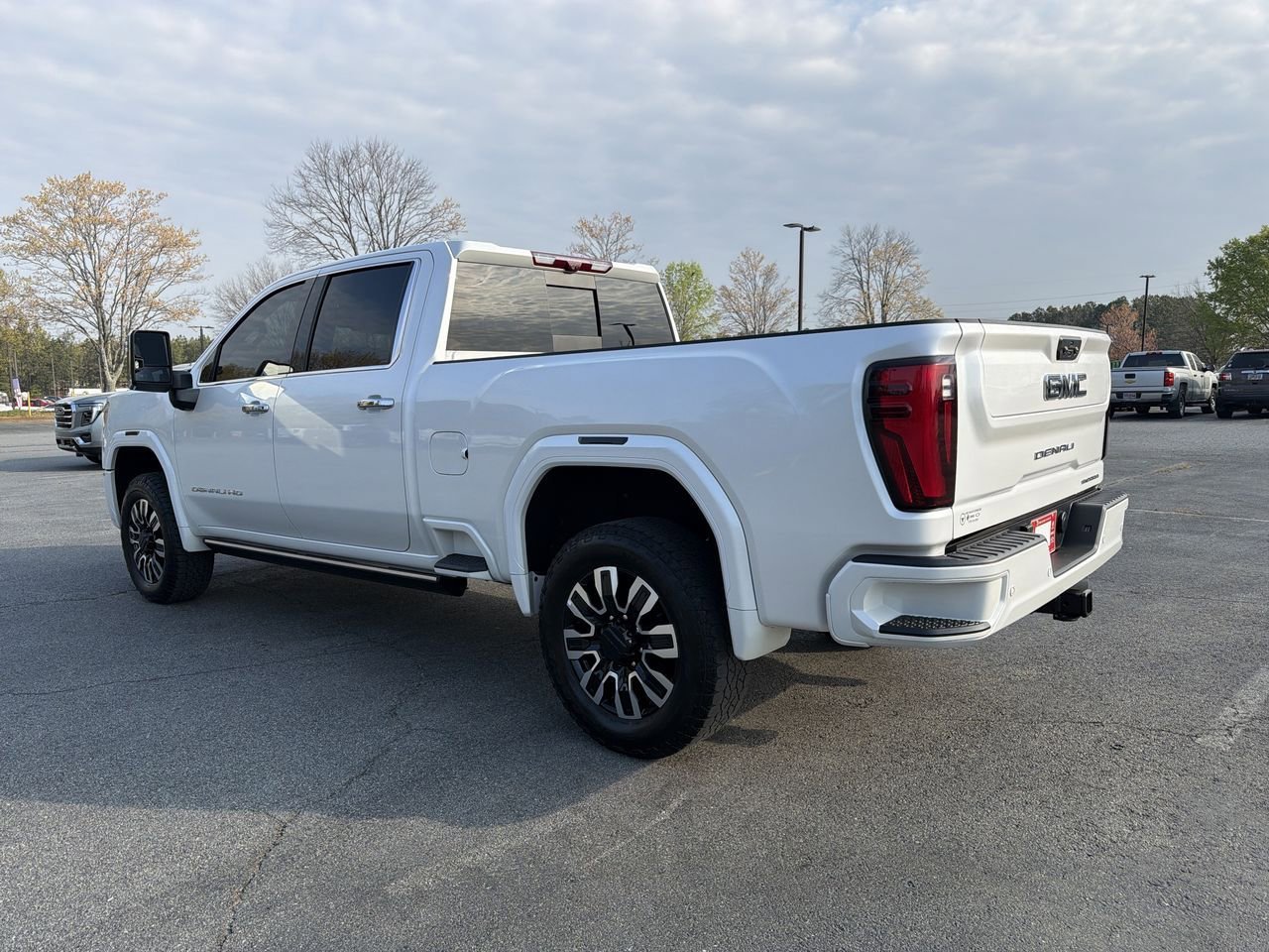Used 2025 White Frost Tricoat GMC Denali Ultimate image 6