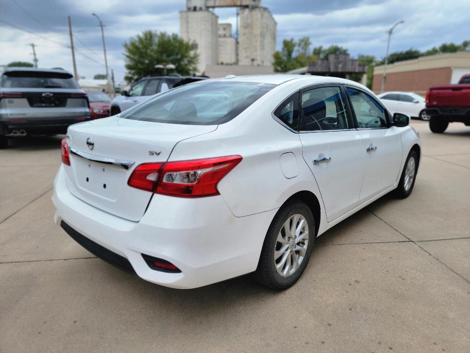 Used 2017 Aspen White Nissan SV image 7